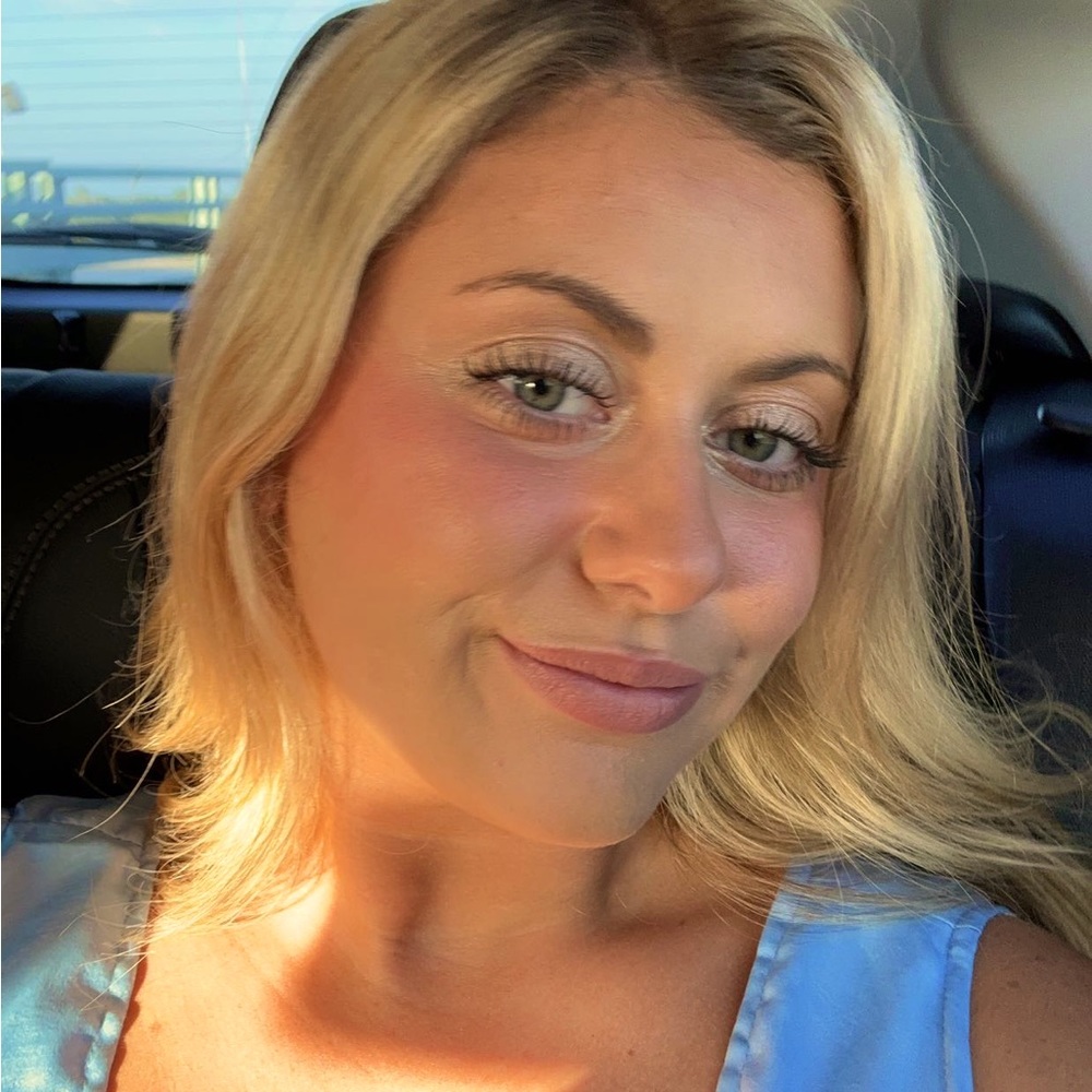 Meet your Posher, Alyssa